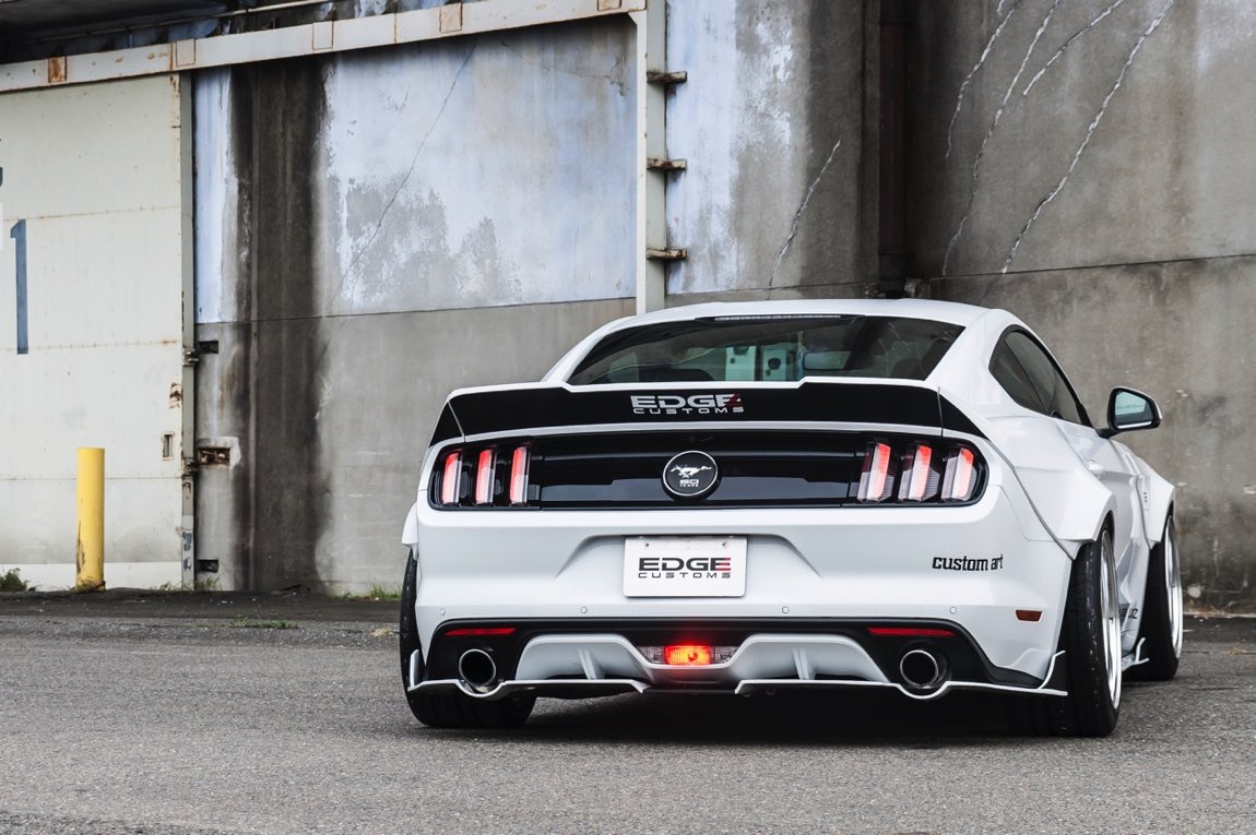 FORD MUSTANG R 09